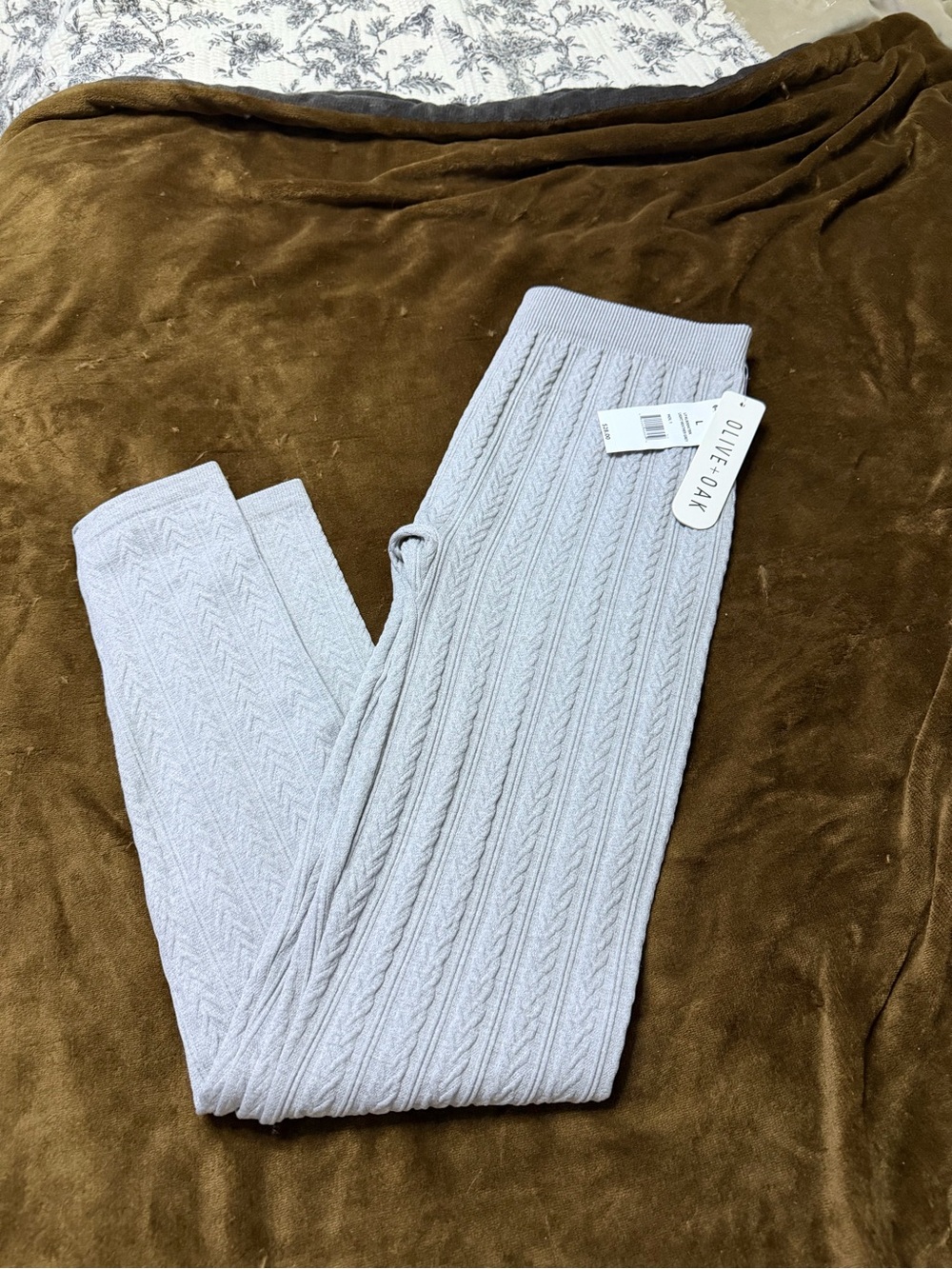 Olive & Oak women’s Cable Knit Leggings in Light Gray nwt